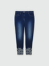 Skinny-Jeans mit Stickerei unten image number 5