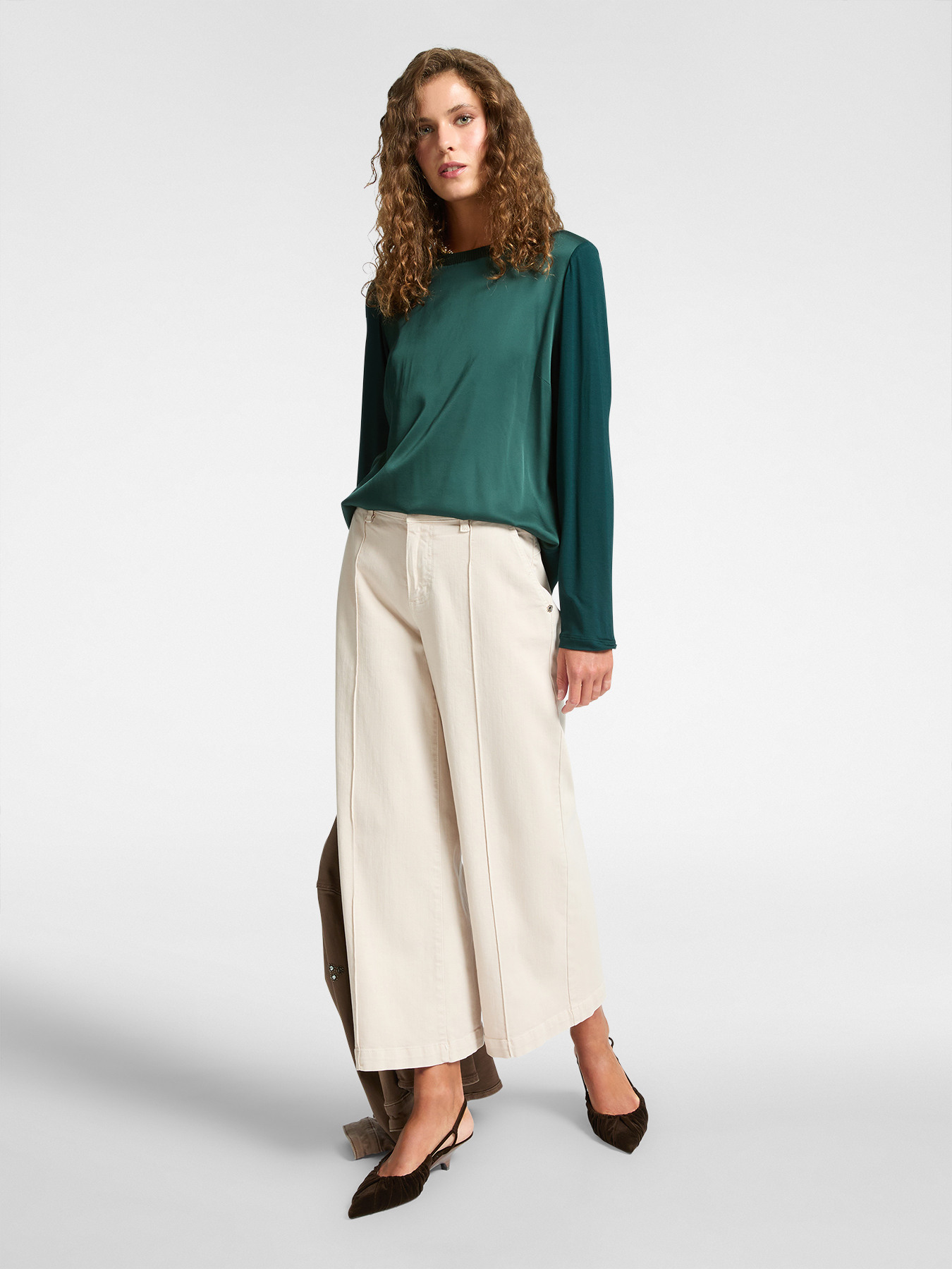 Camiseta em dois tecidos image number 2