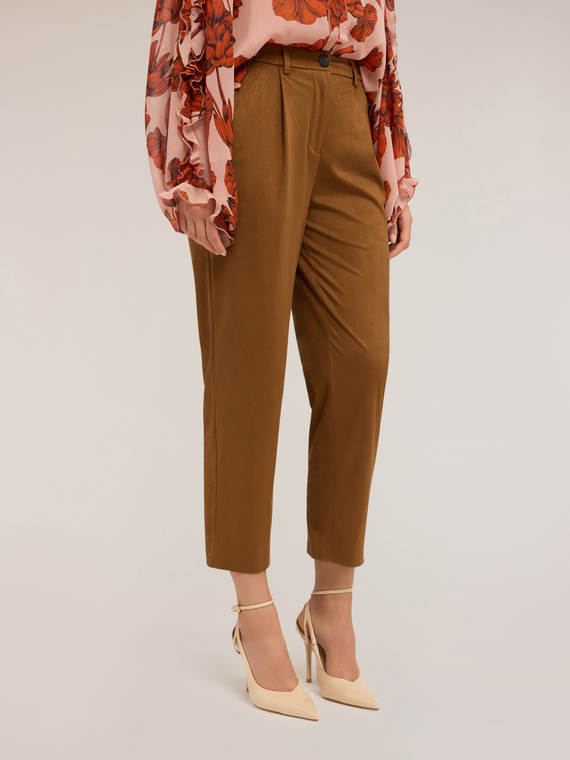 Regular trousers with pleats
