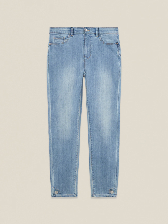 Regular jeans in denim with decorative buttons