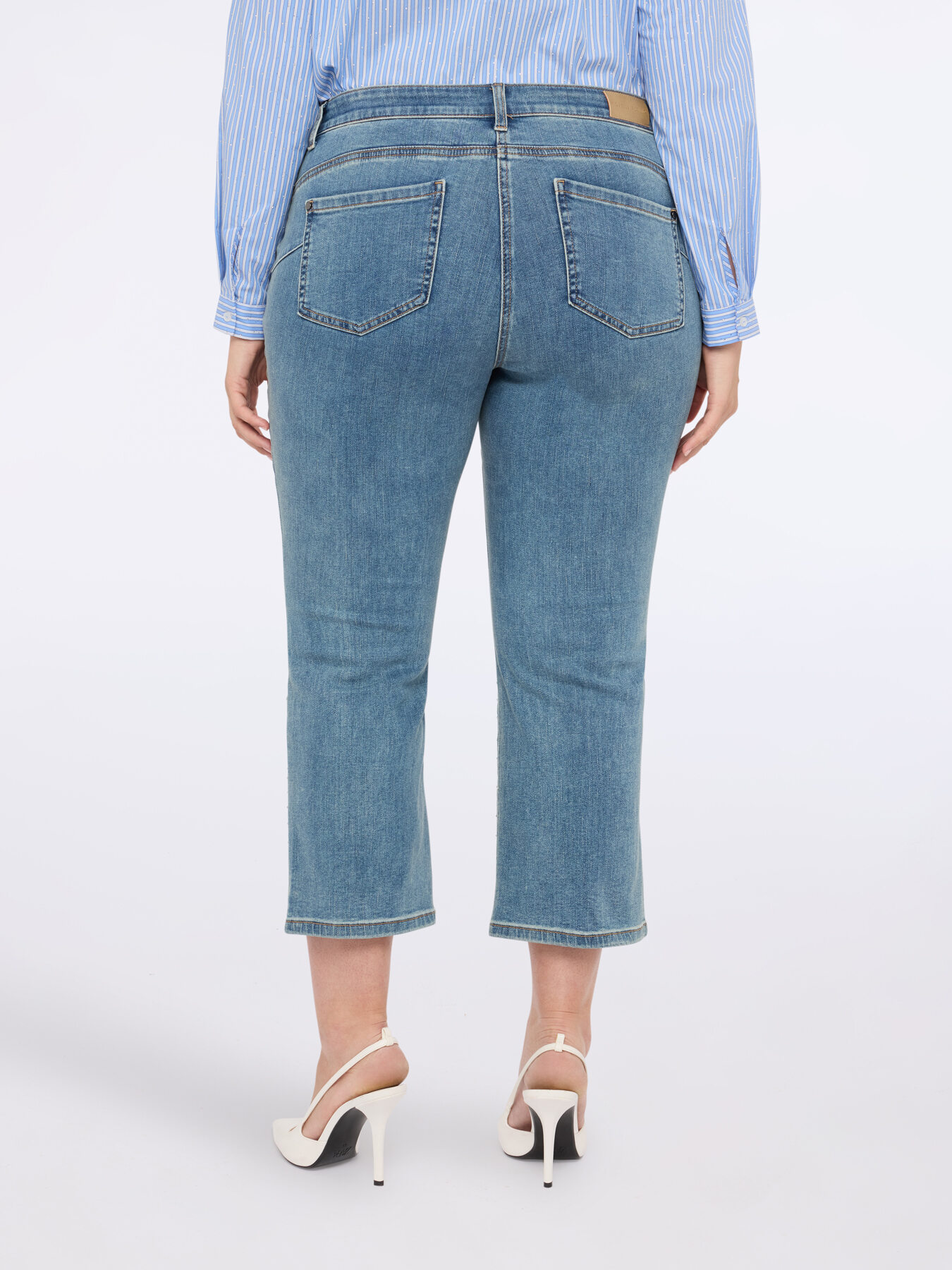 Jeans kick flare con strass effetto sfumato image number 1