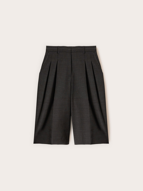 High-waisted bermuda shorts with topstitching