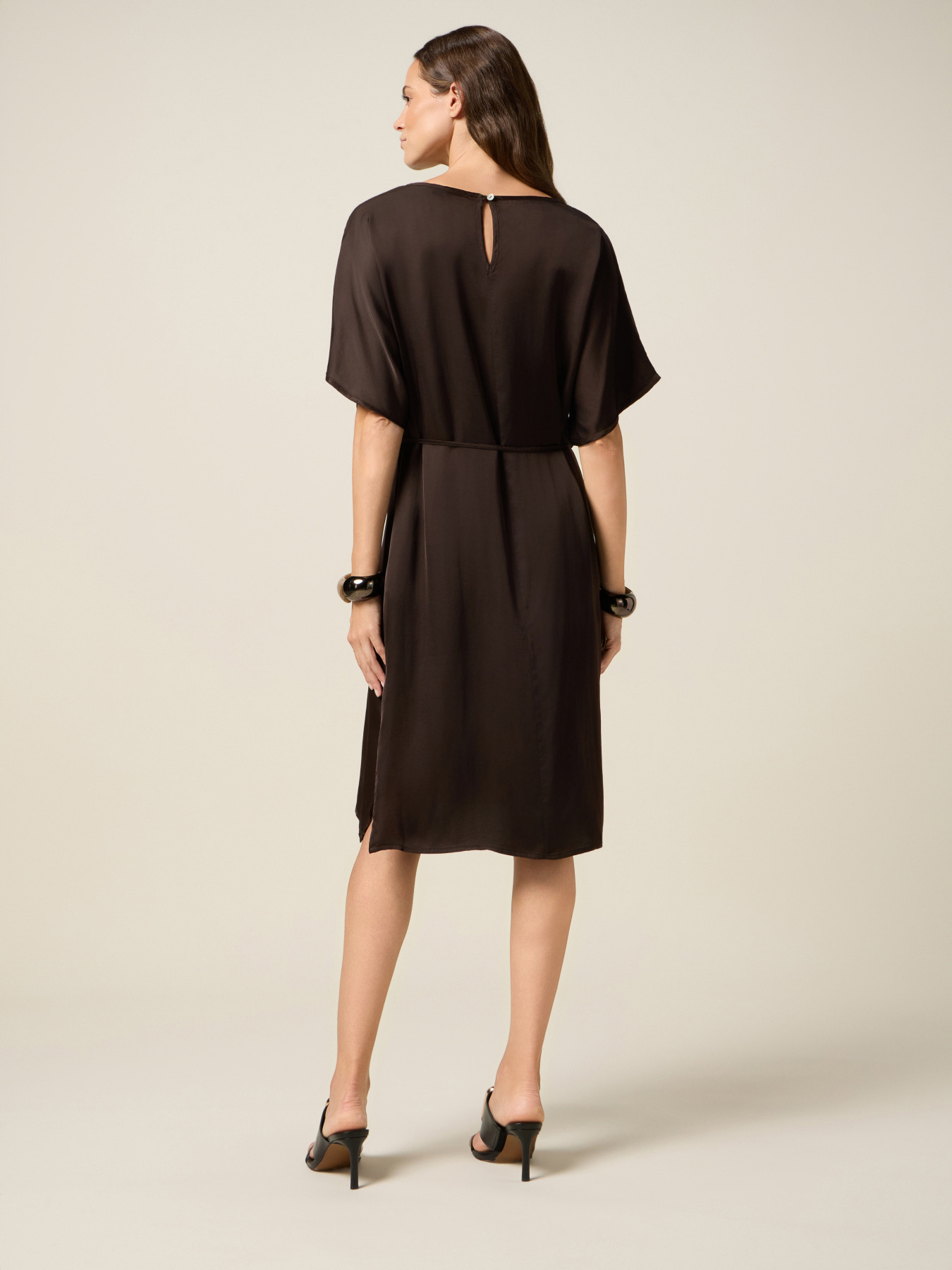 Robe en satin avec ceinture image number 1