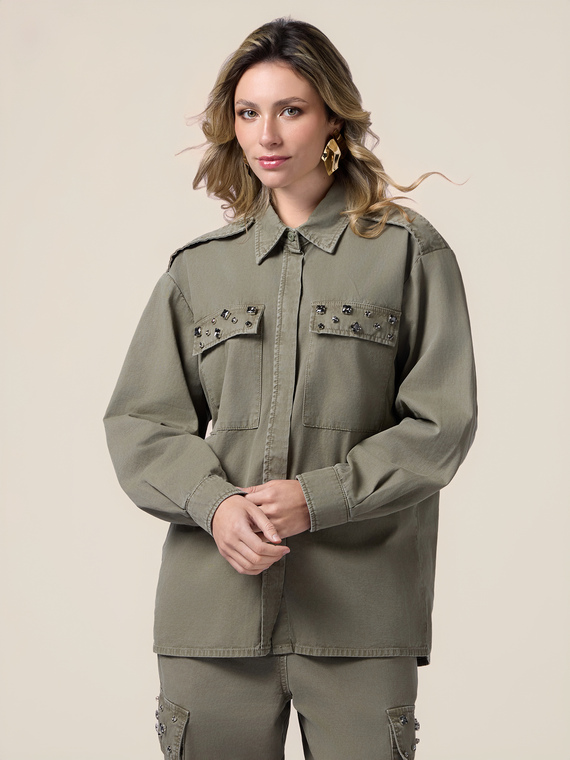 Camicia oversize con applicazioni
