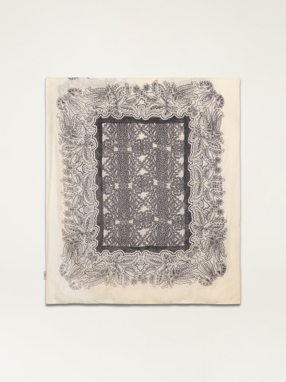 Viscose scarf with damask pattern in lurex