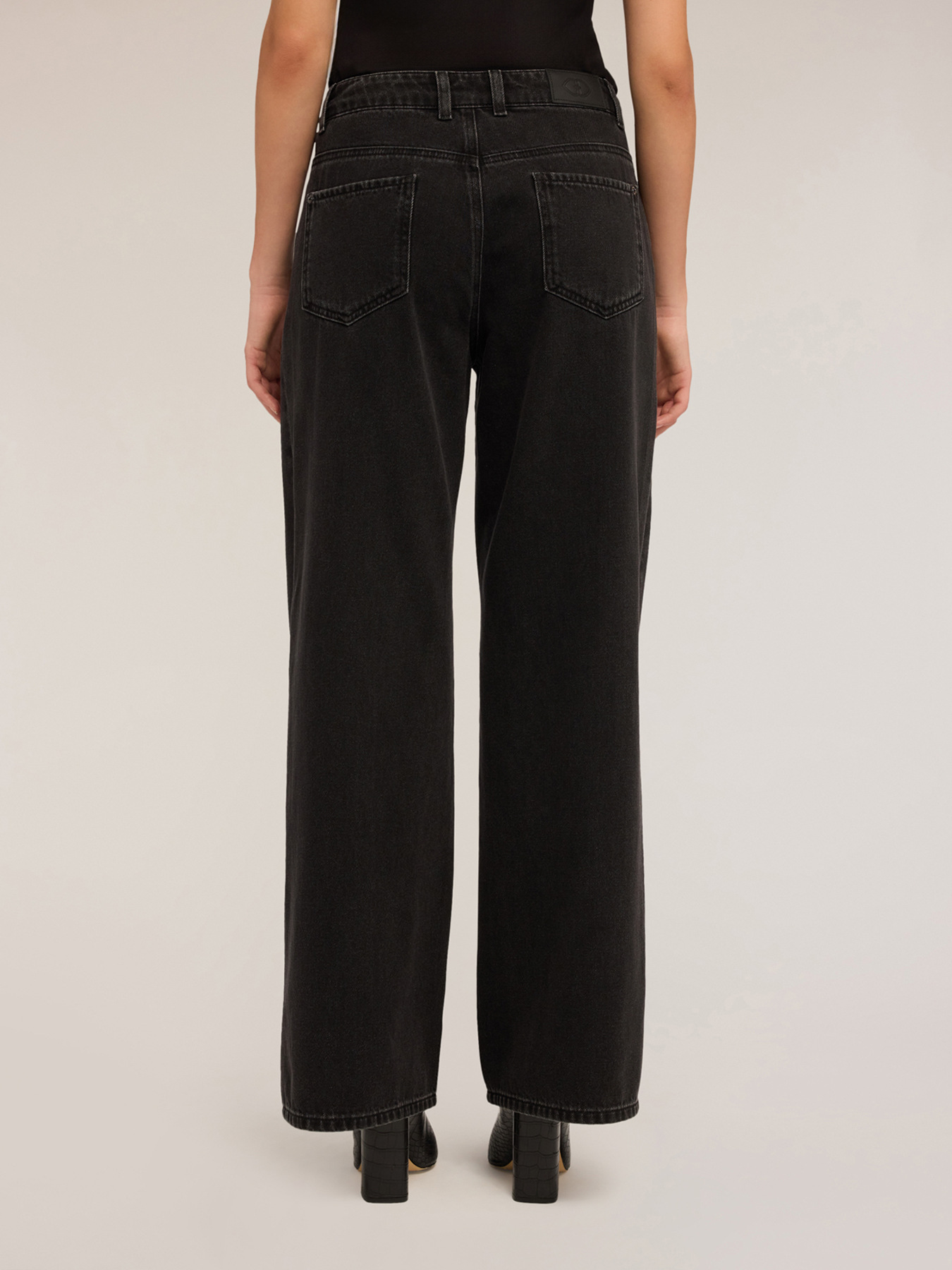 Black wide leg slouchy jeans image number 1
