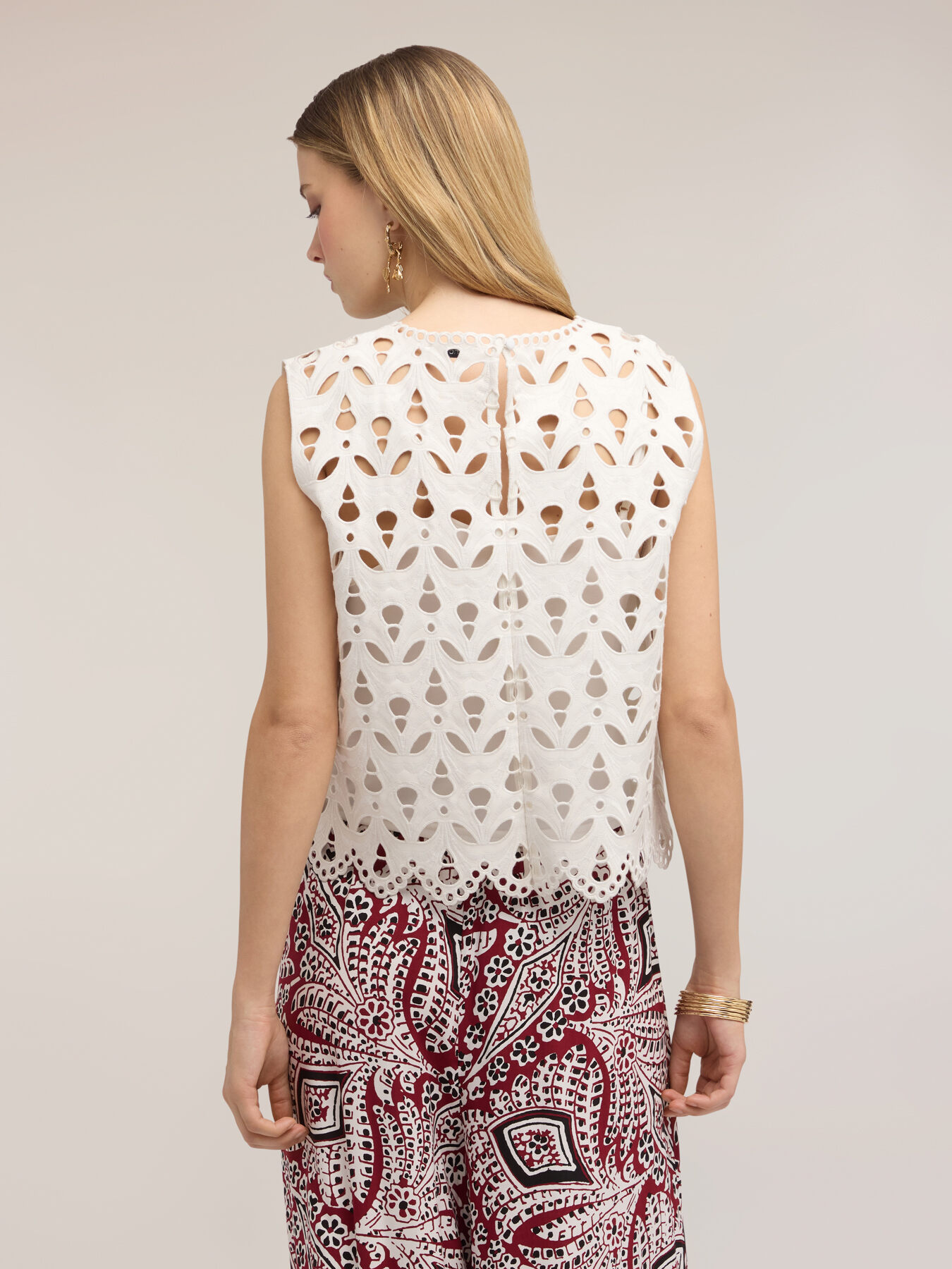 Top en tissu enduit effet broderie anglaise image number 1