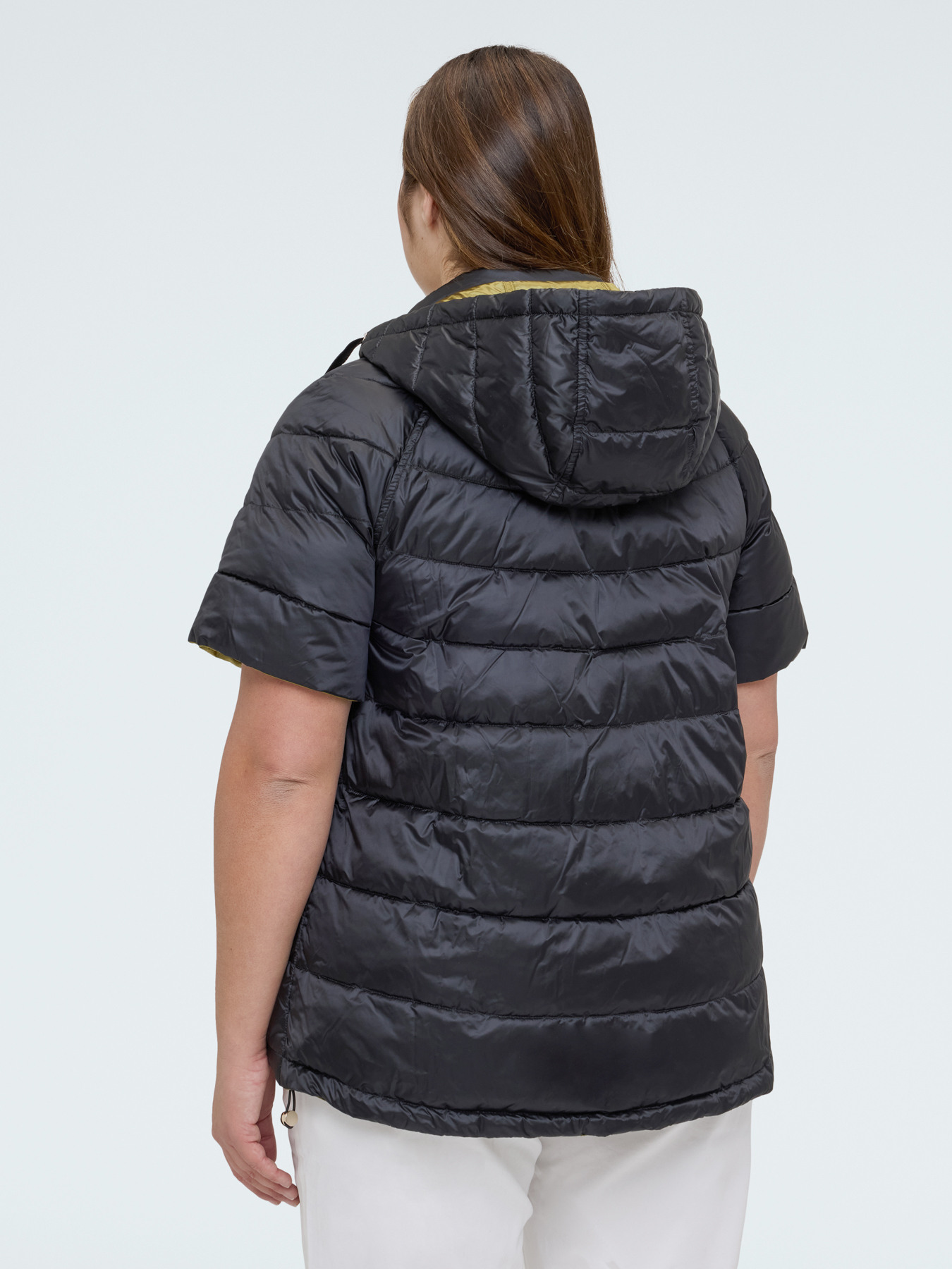 Reversible short-sleeve puffer jacket image number 1