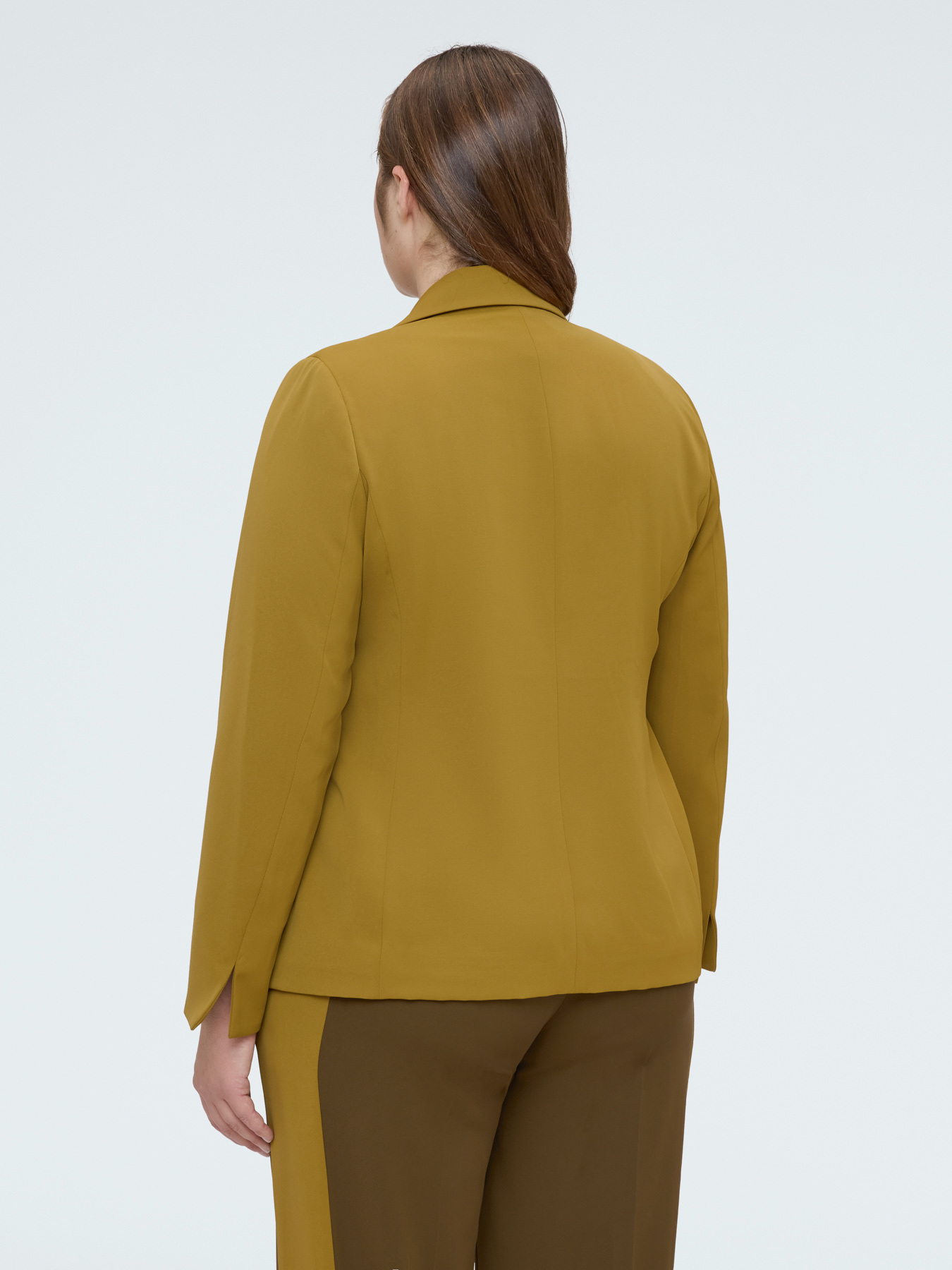 Blazer strutturato con bottone gioiello image number 2