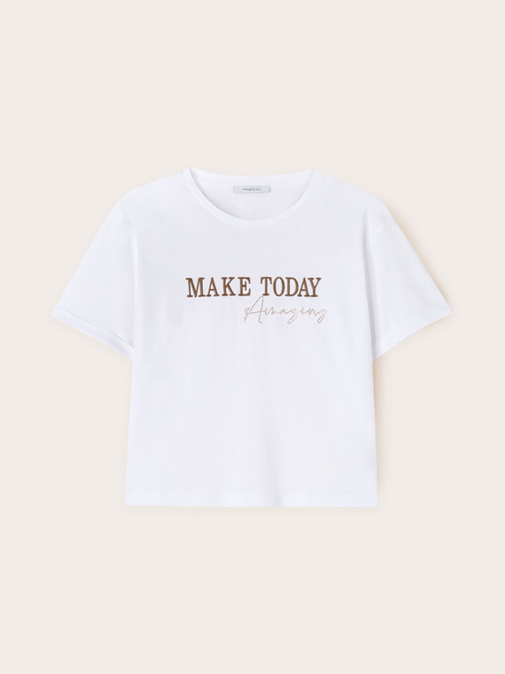 Boxy t-shirt with embroidered lettering