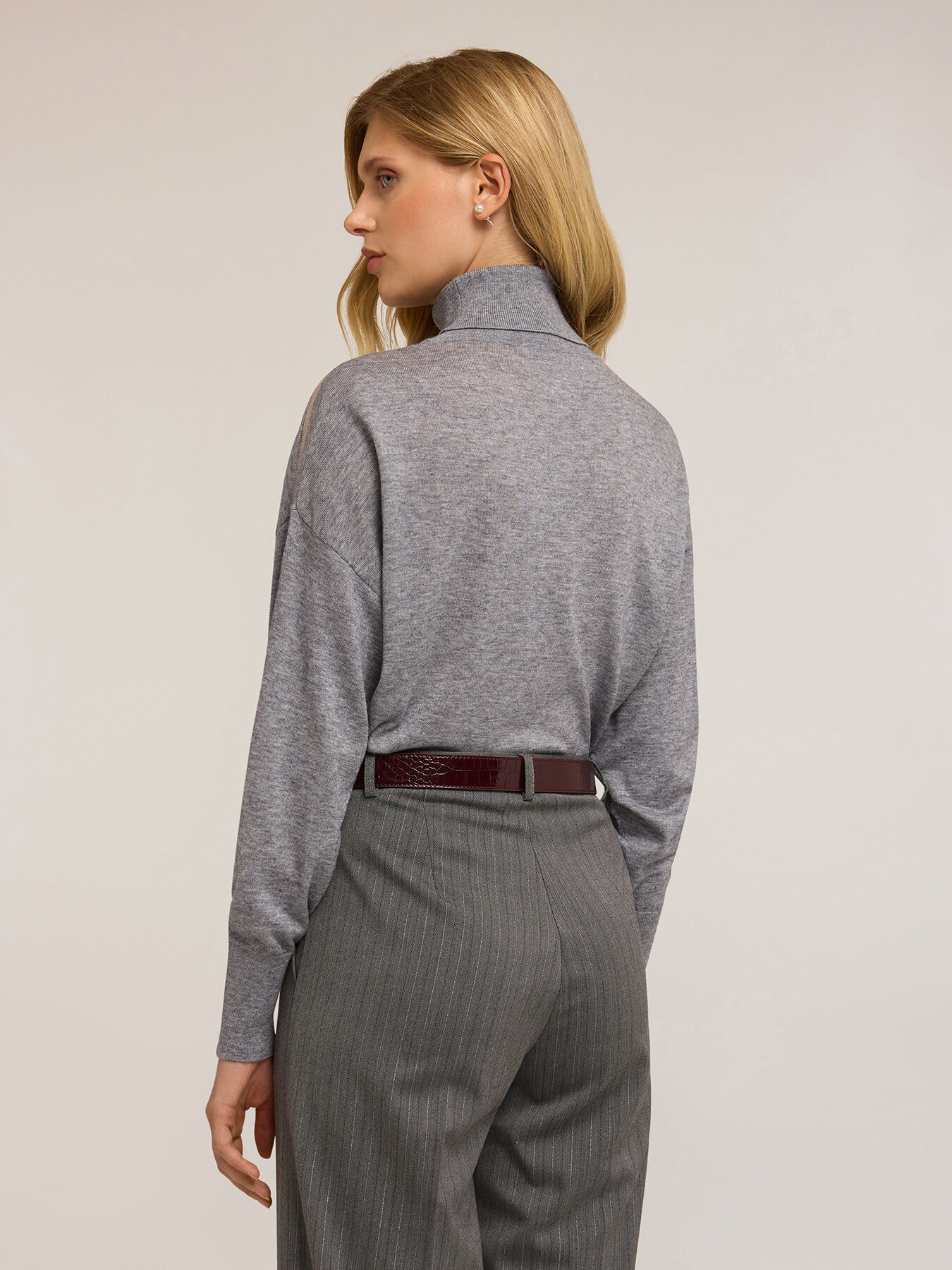 Jersey de cuello alto con inserto transparente image number 1