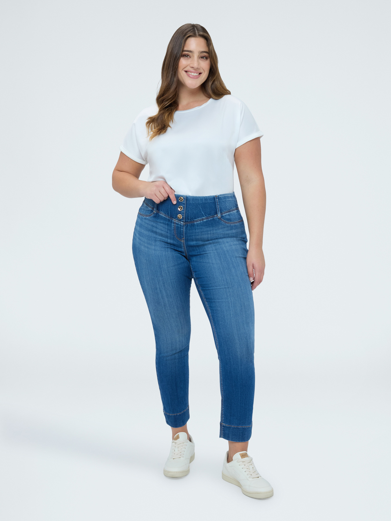 Denim jeggings with decorative buttons image number 4