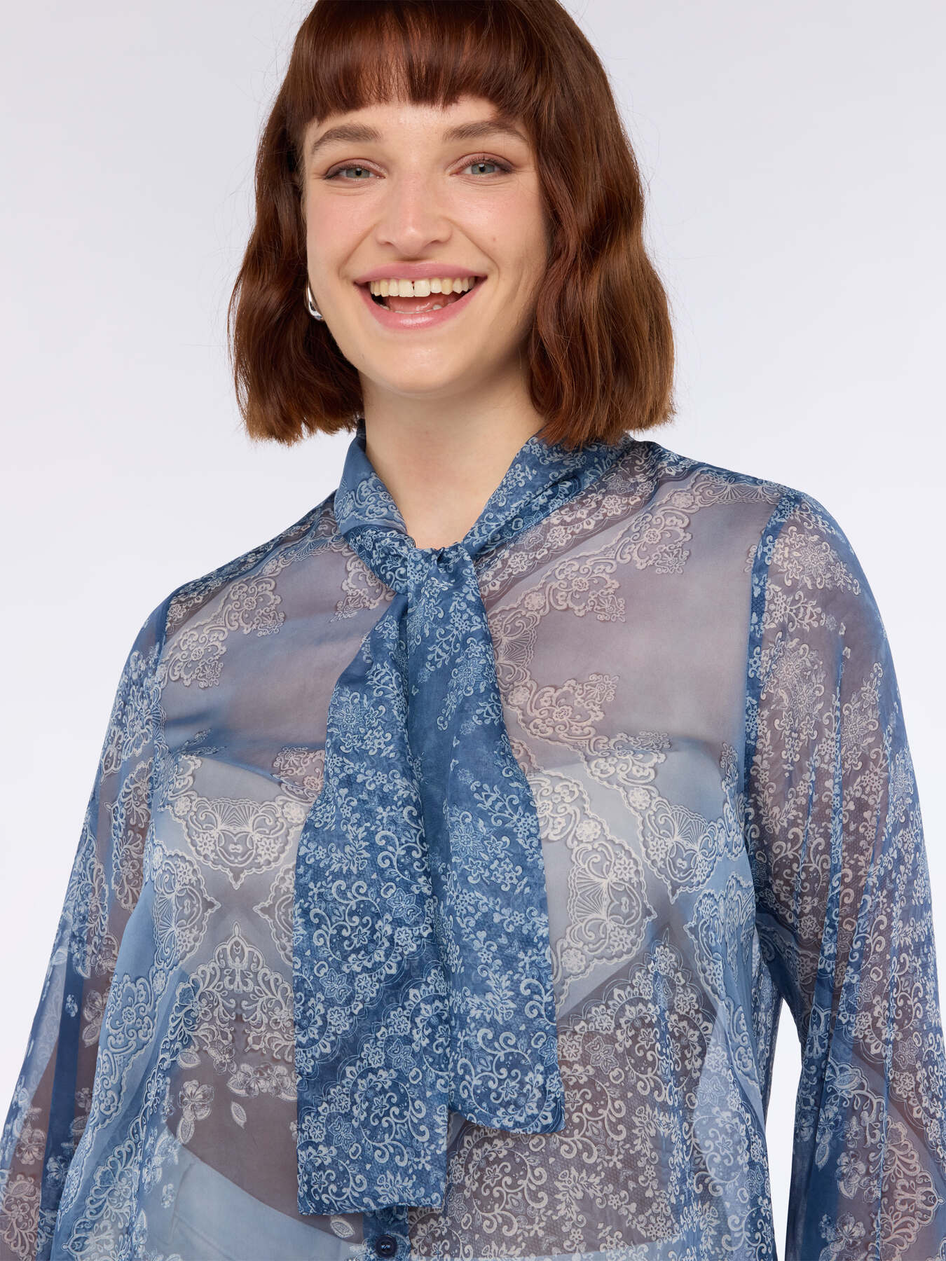 Bandana print blouse with bow on the neck image number 2