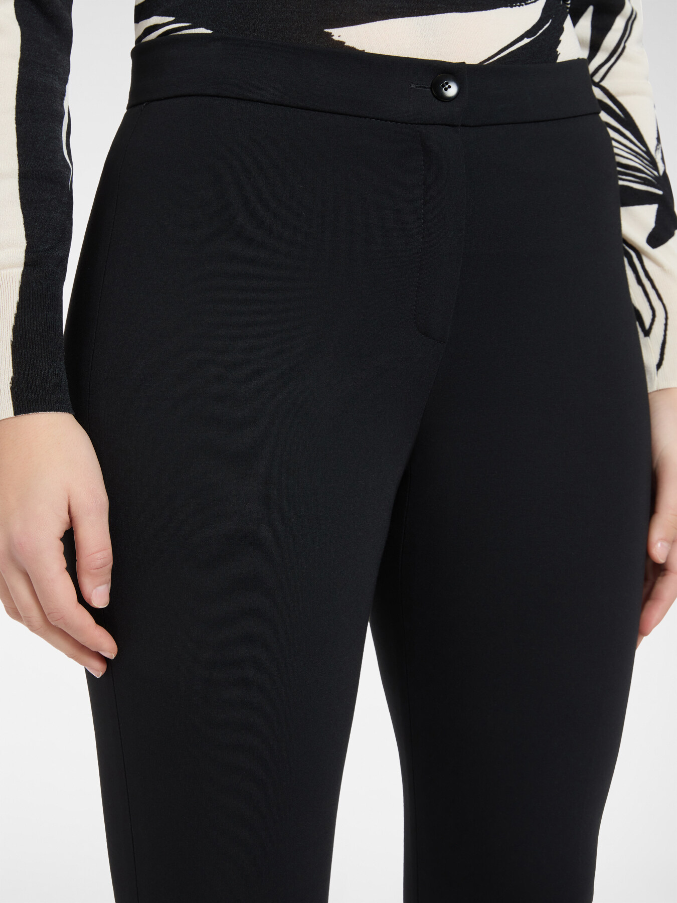 Pantalon slim en point milanais image number 3