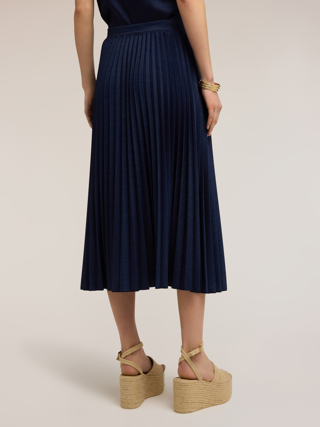 Pleated skirt image number 1