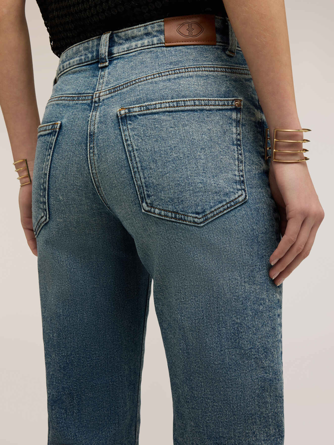 Jean regular avec ourlet repli&eacute; image number 3