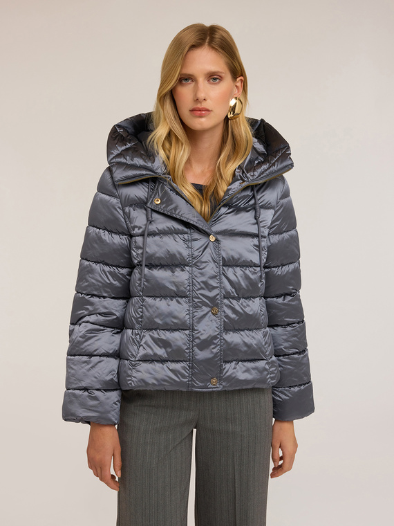 Piumino in nylon lucido