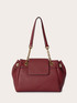 Bolso de hombro con cadena dorada image number 1