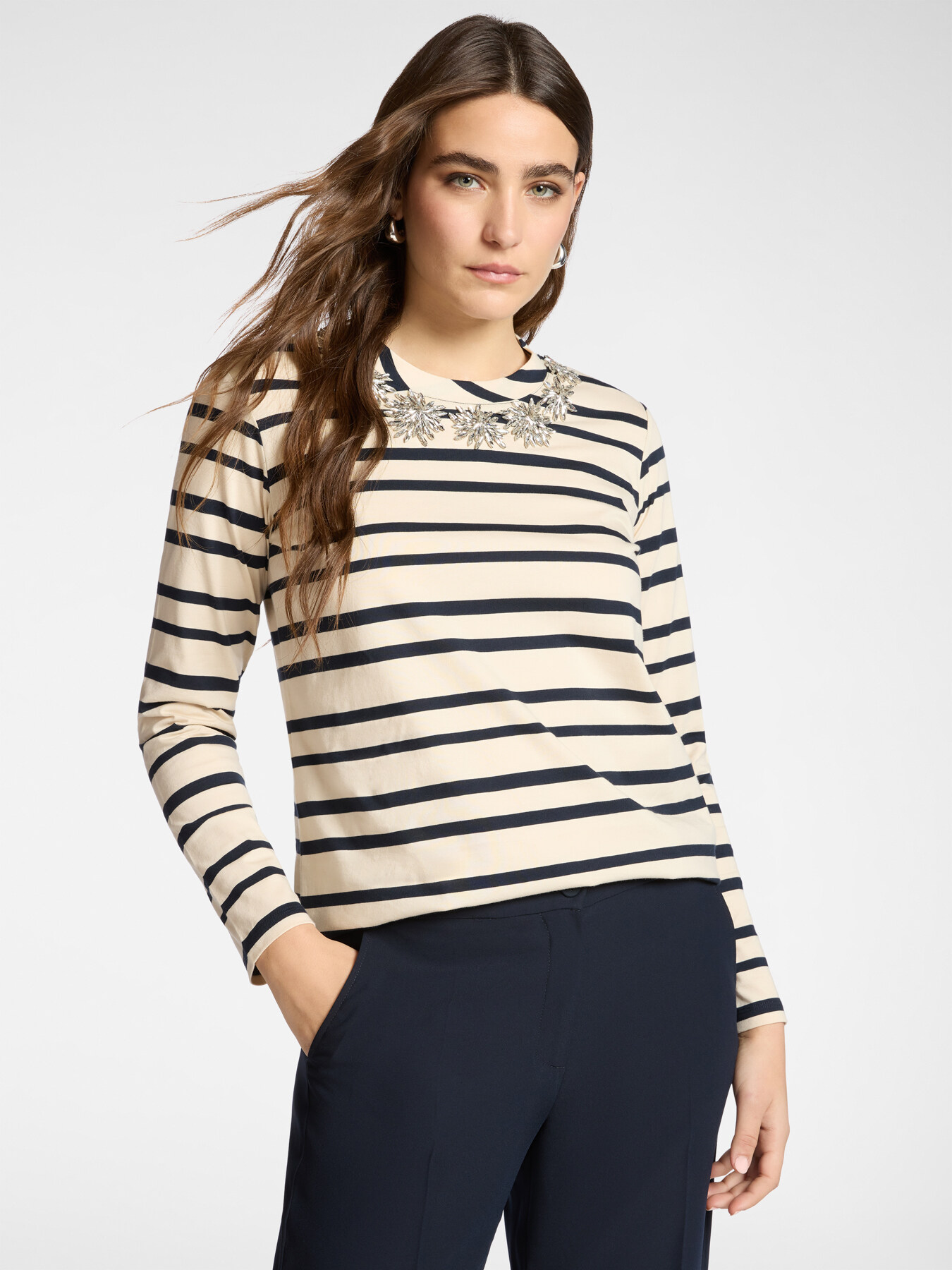 T-shirt rigata con ricamo floreale image number 0