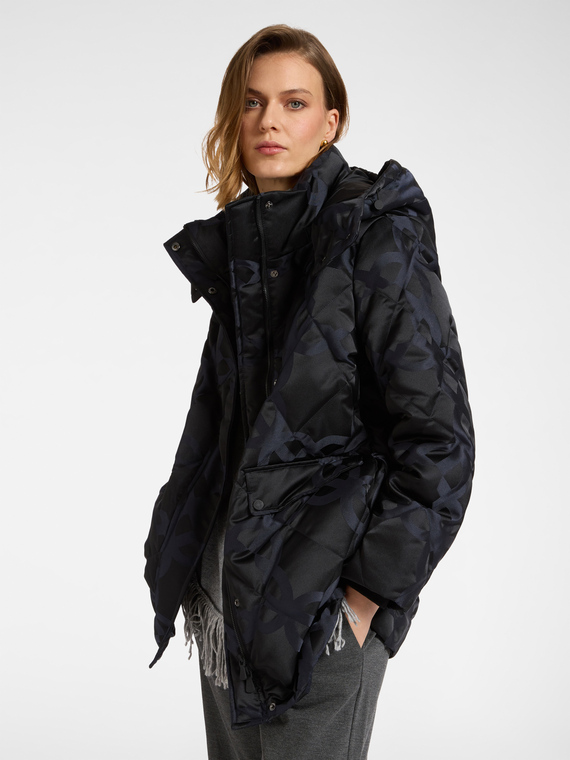 Daunenjacke mit Monogramm und Kapuze