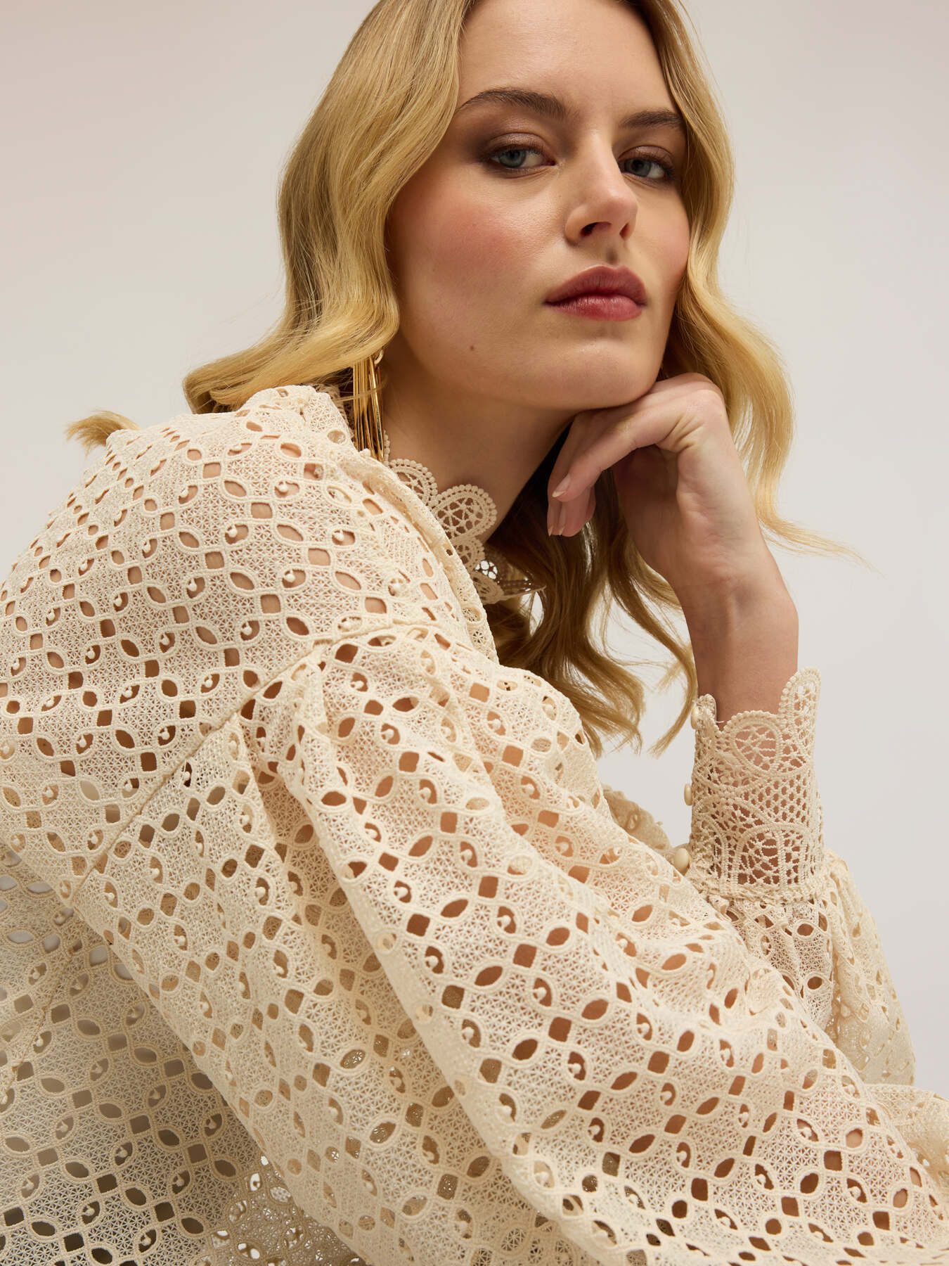 Blouse in openwork broderie anglaise image number 2