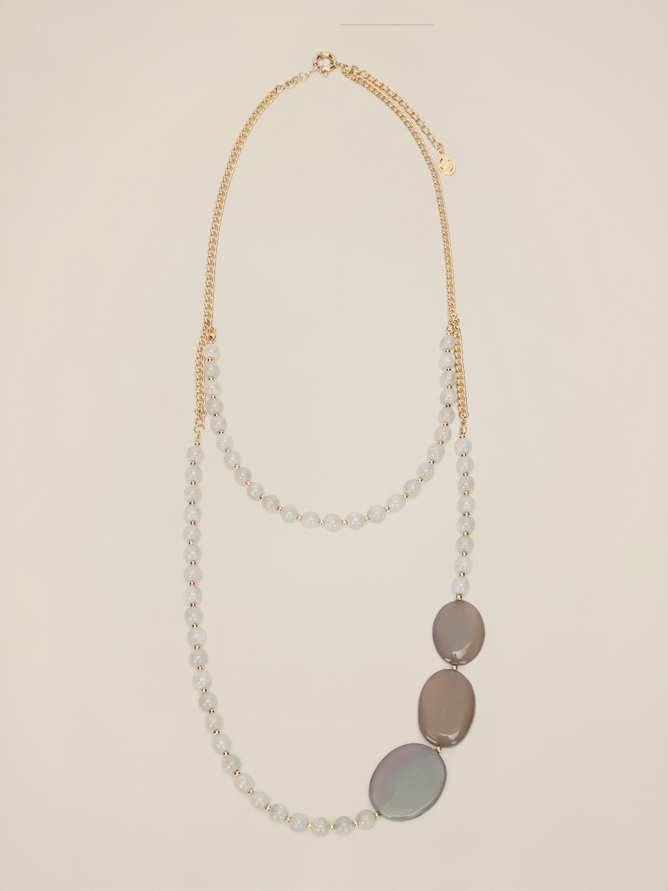 Collana lunga con perle ed elementi geometrici image number 0