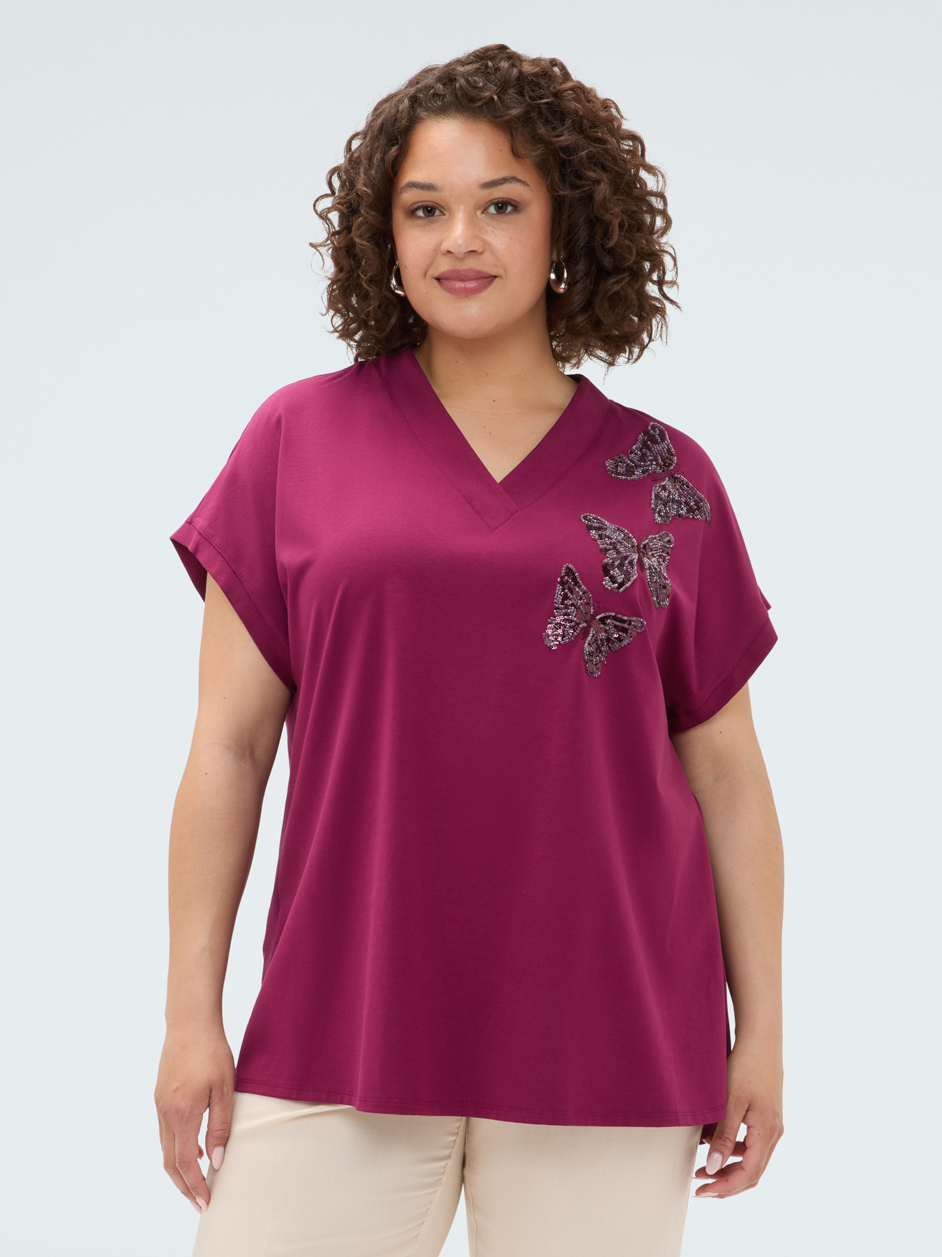 Zweifarbiges T-Shirt mit Schmetterlingen aus Pailletten image number 0