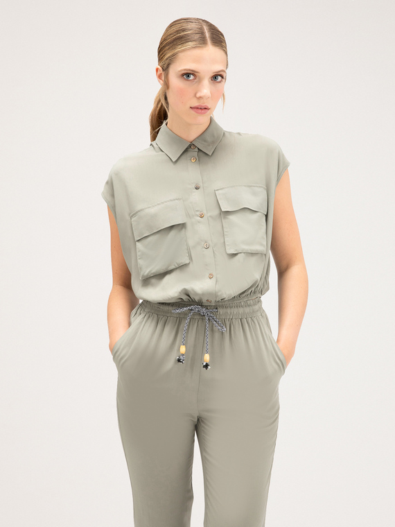 Cropped shirt with pockets