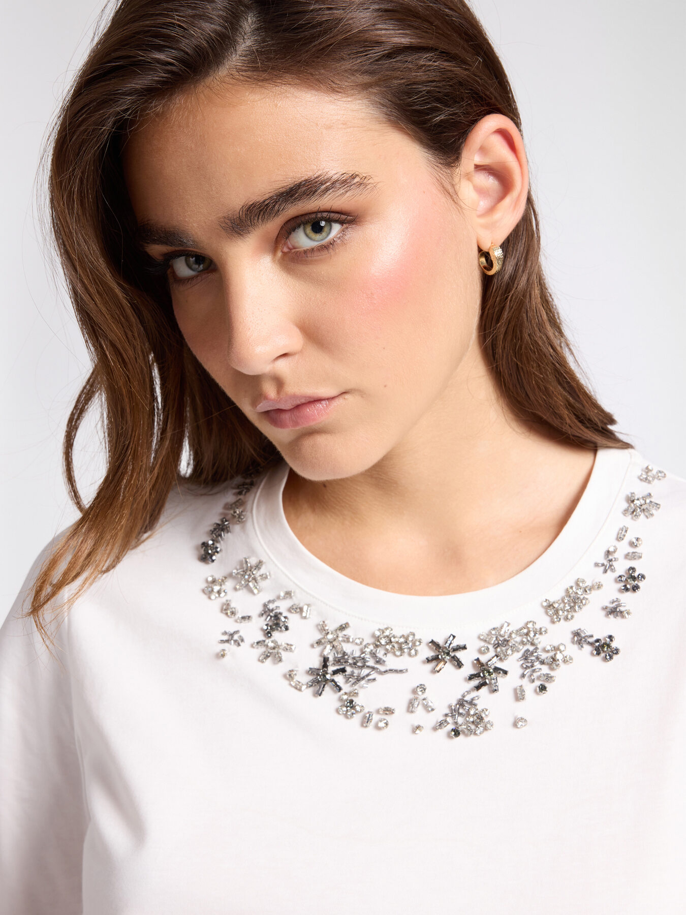 T-shirt with floral embroidery image number 3