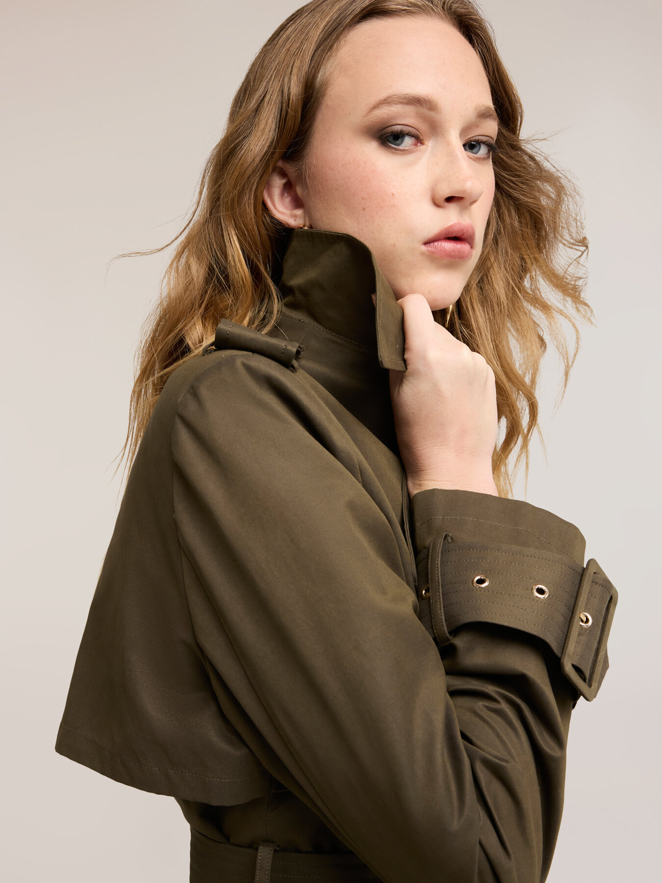 Double-breasted trench coat in cotton blend taffeta image number 2