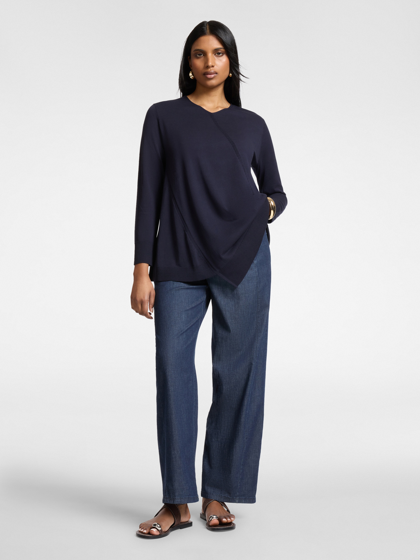 Maglia asimmetrica con scollo a V image number 2