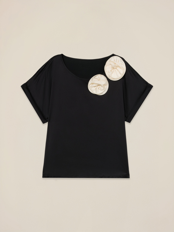 Two-material T-shirt with appliqués