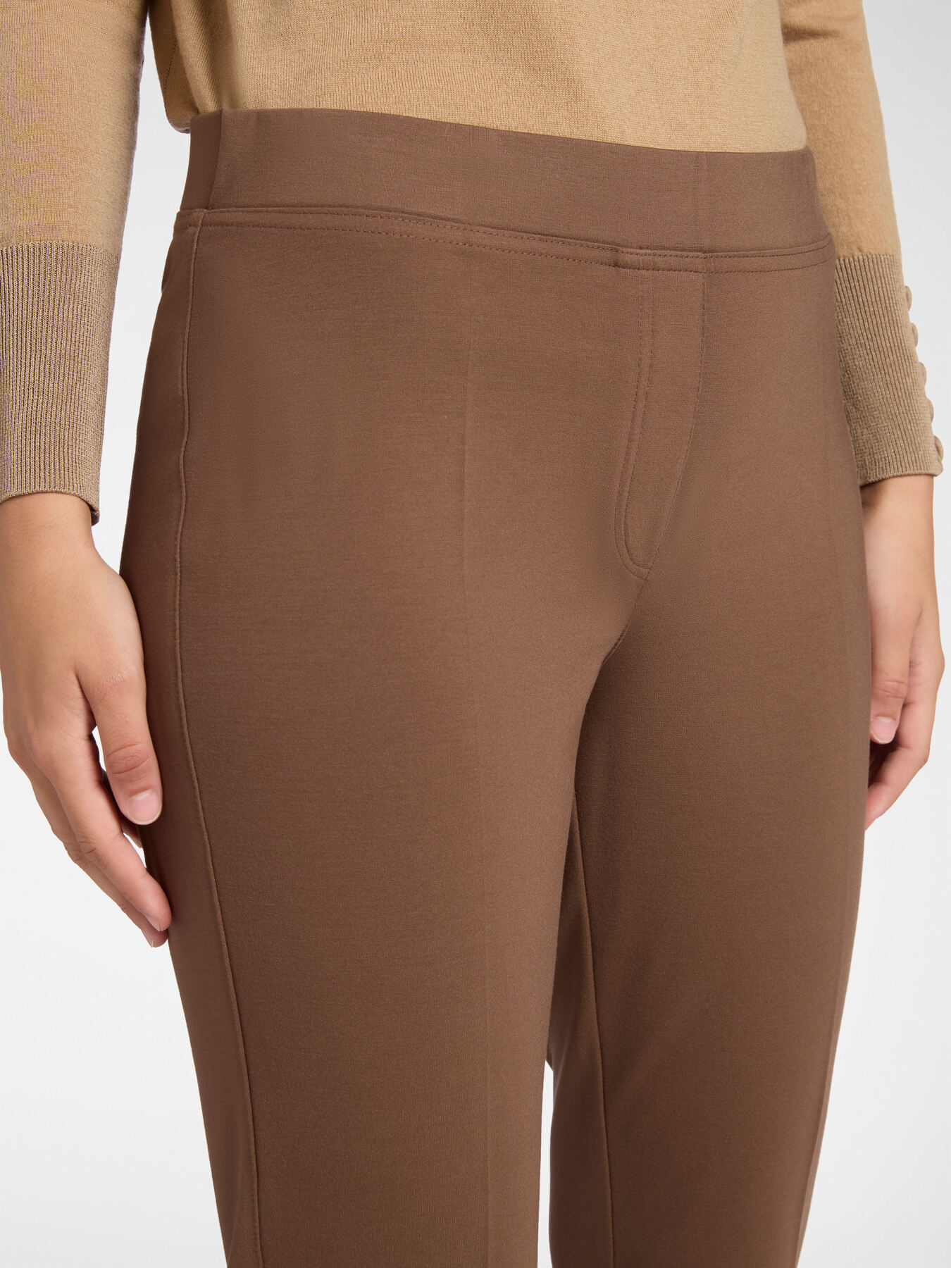 Pantalones de tiro alto en punto milan&eacute;s image number 3