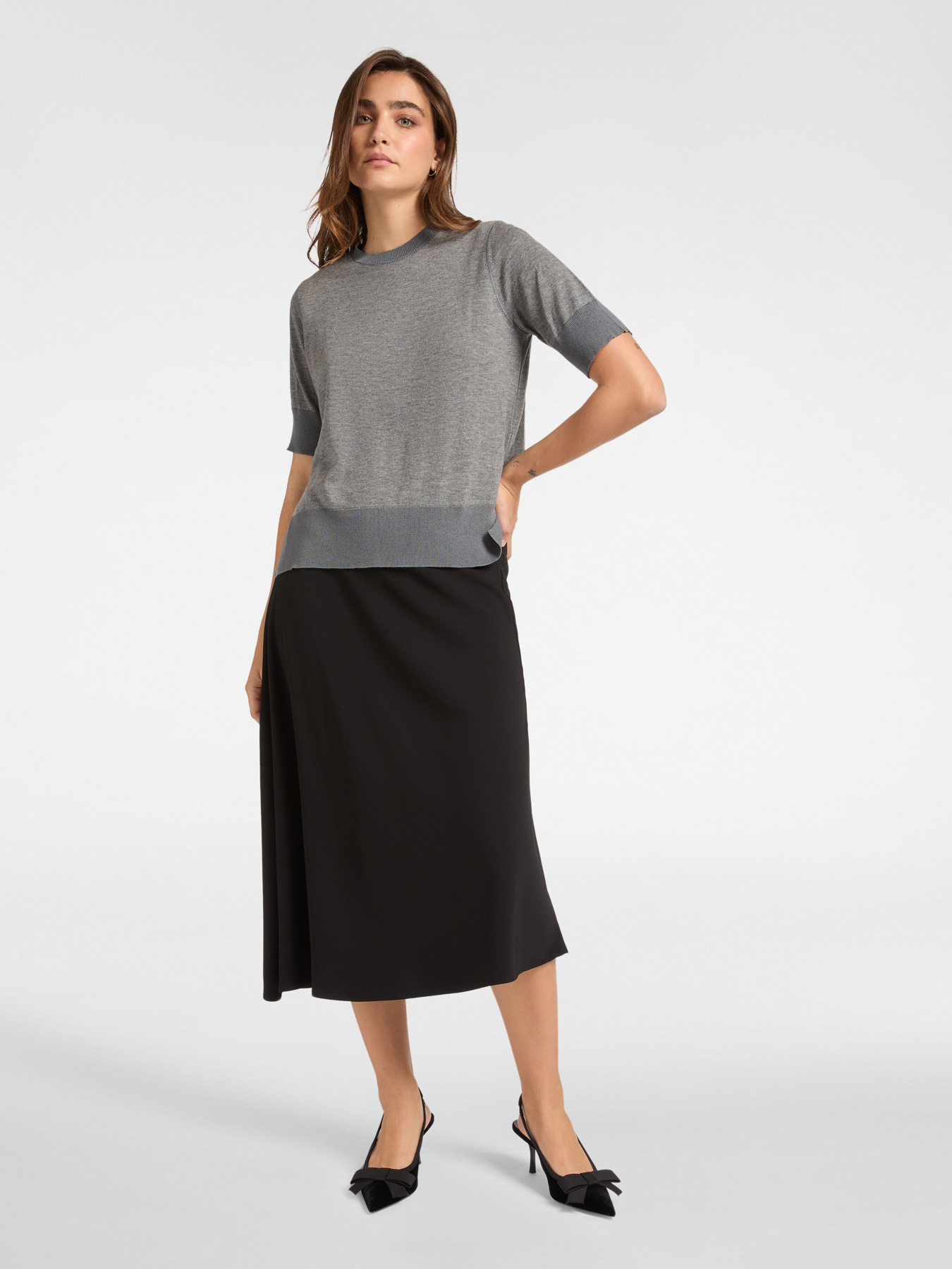 Short-sleeved wool sweater image number 3