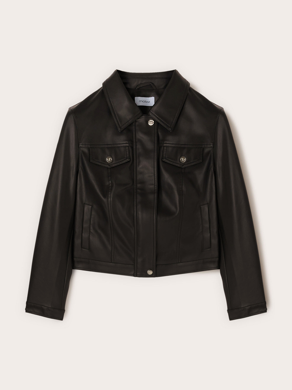 Short jacket with pockets