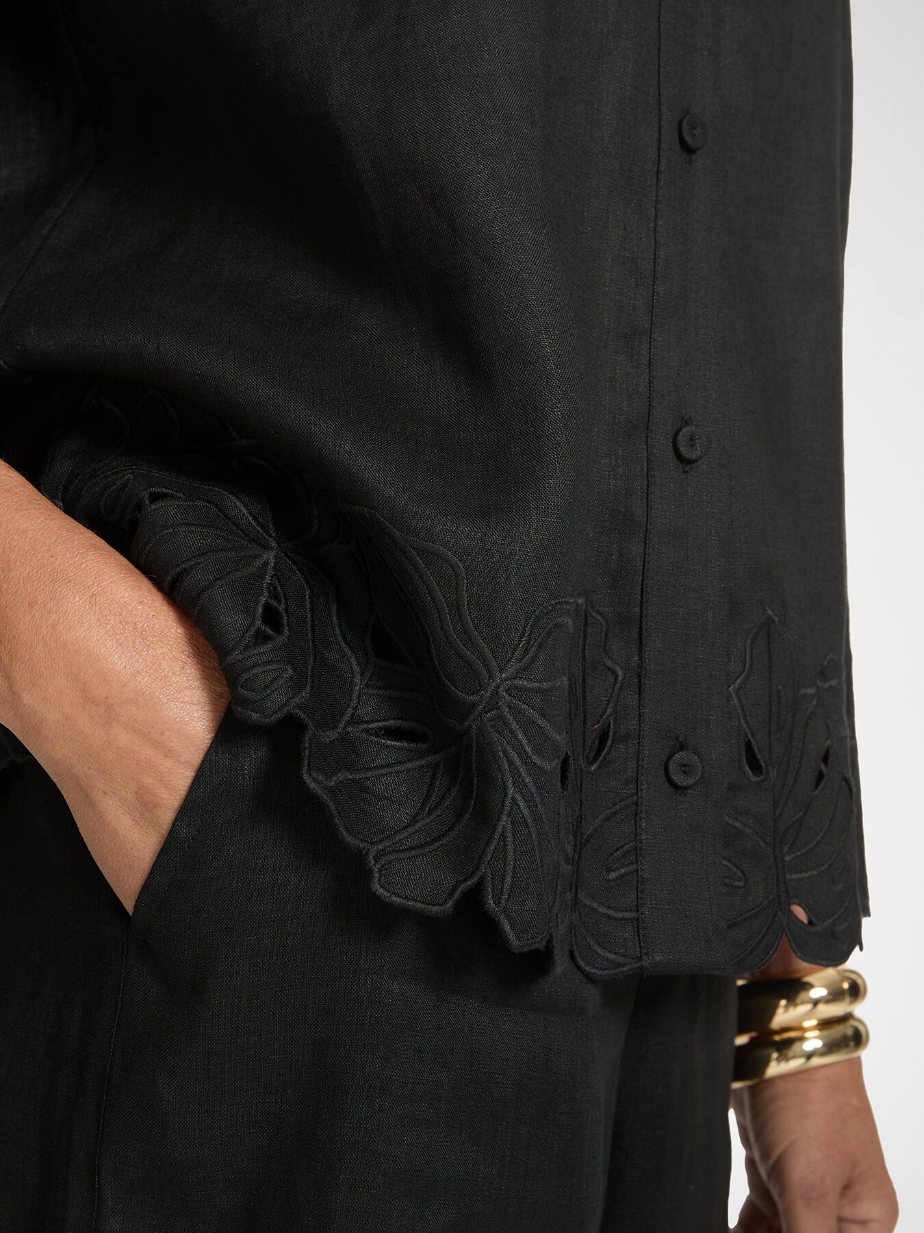 Linen shirt with embroidery image number 3