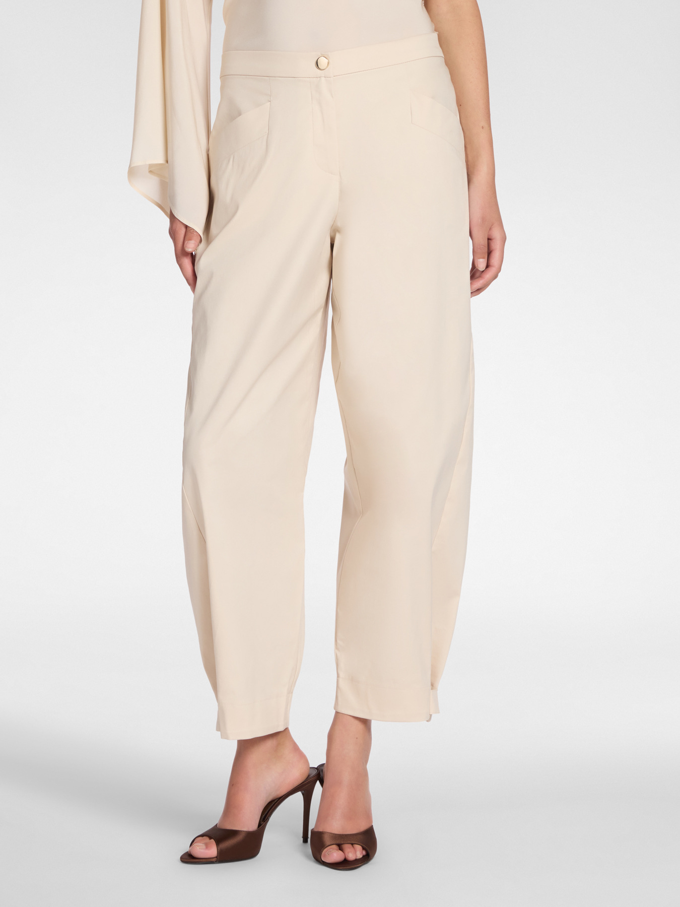 Barrel pants with bottom straps image number 2