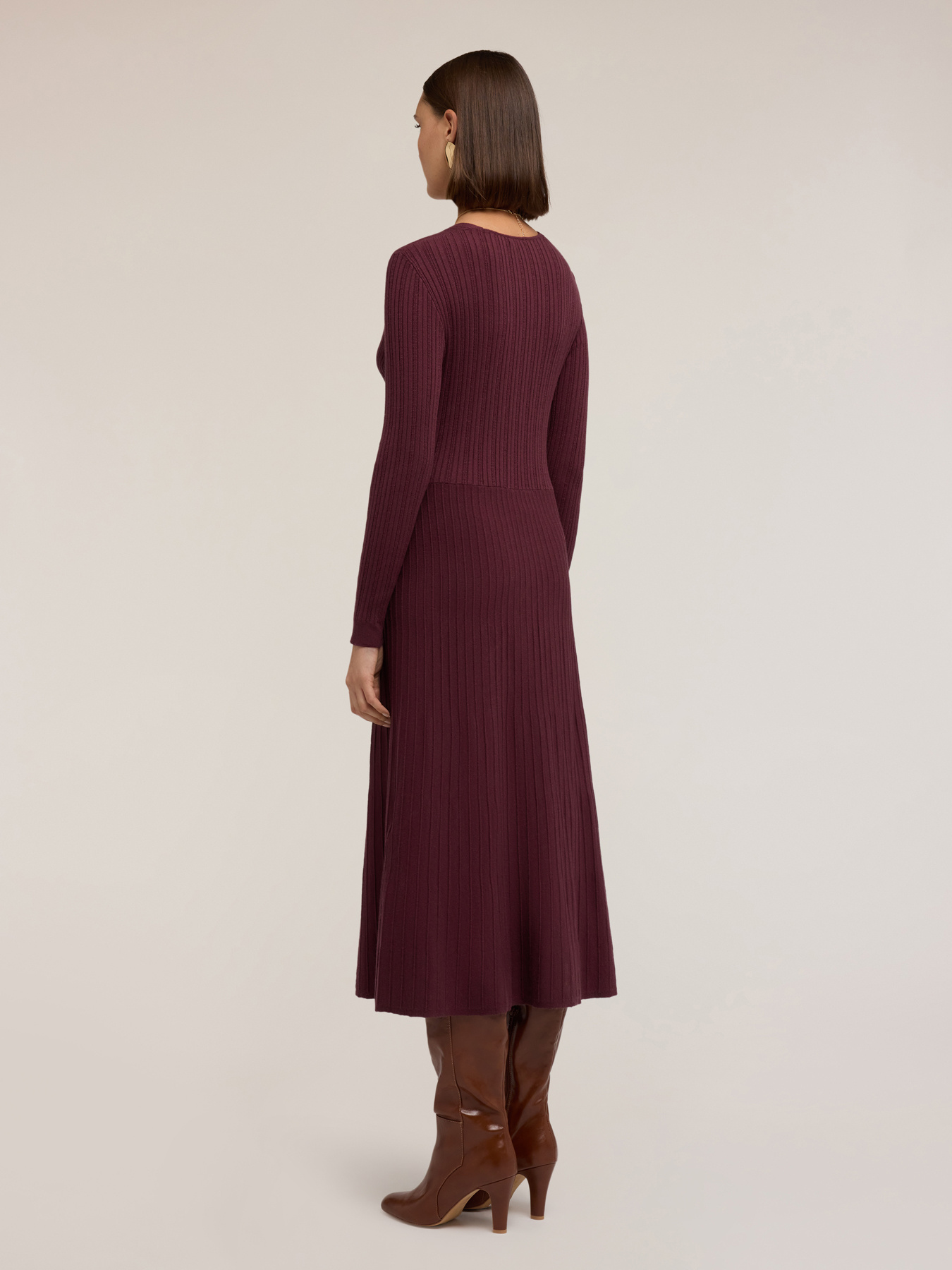 Robe &eacute;vas&eacute;e en maille c&ocirc;tel&eacute;e image number 1