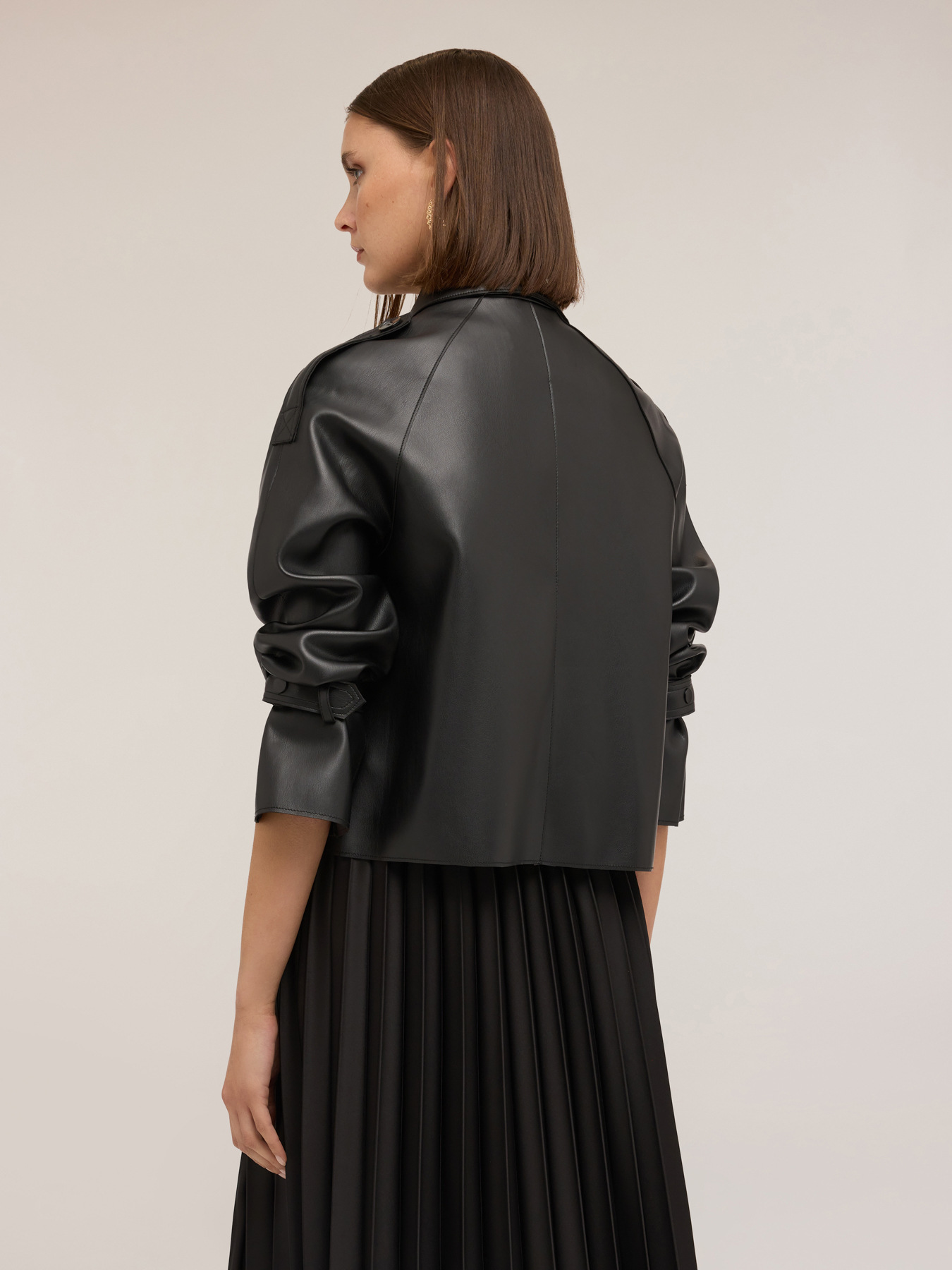 Gabardina corta cruzada de tejido revestido image number 1