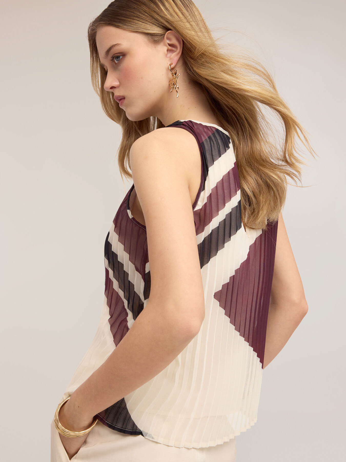 Pleated georgette top with print image number 3