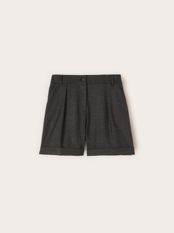 Cropped shorts with check pattern