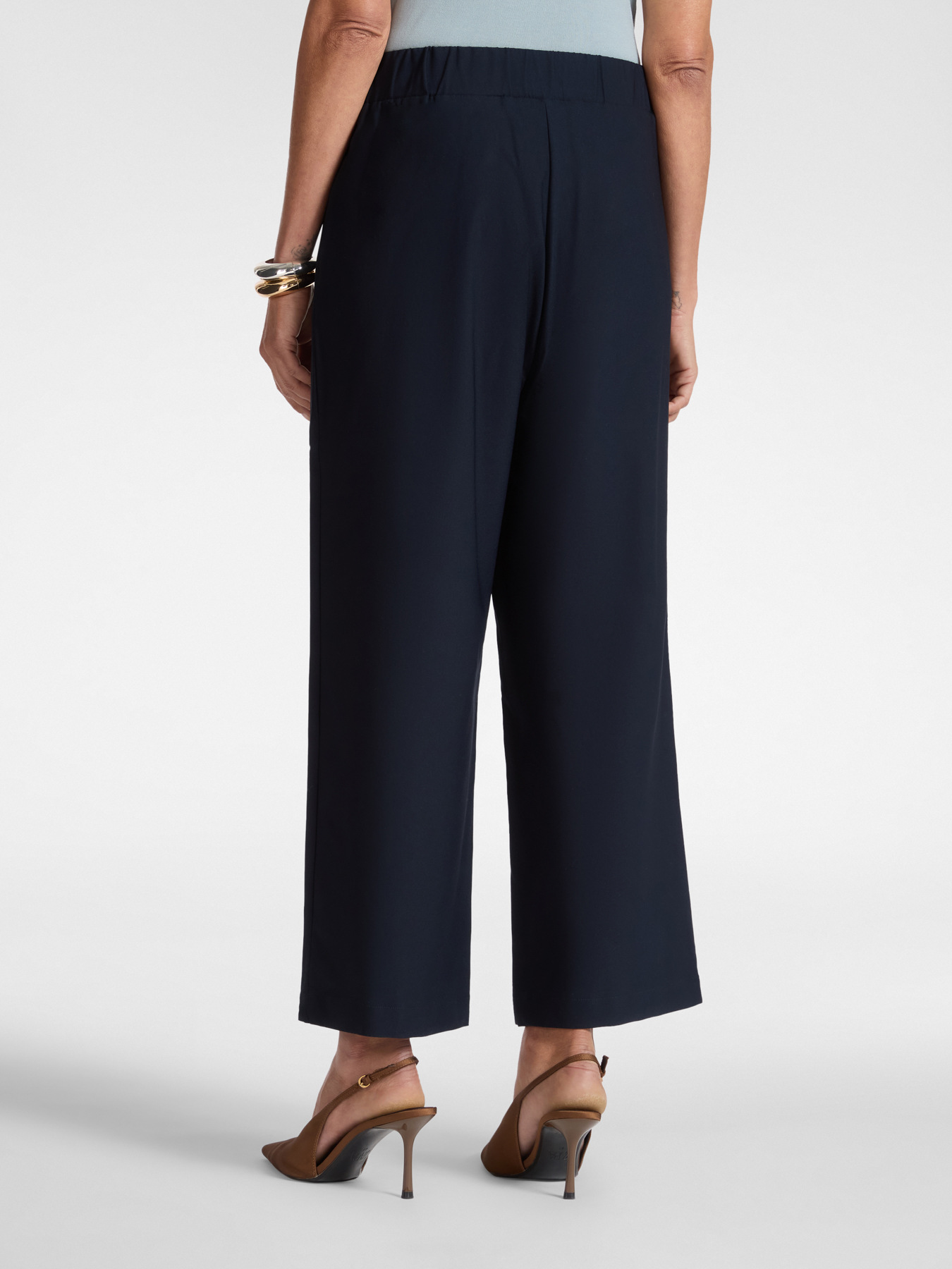 Pantalones amplios con pliegues image number 1