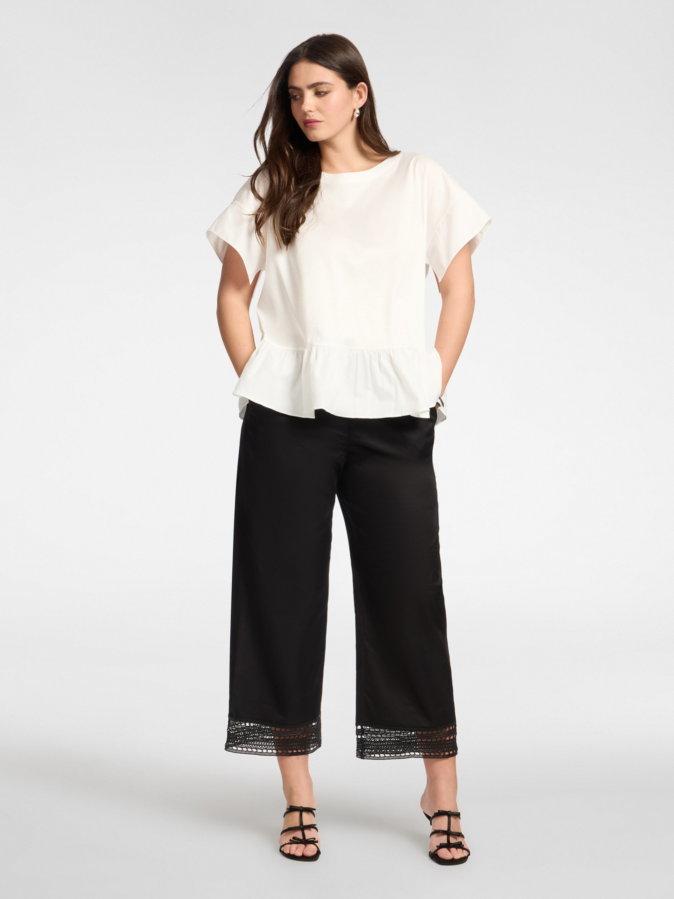 T-shirt with ruffle at the bottom image number 2