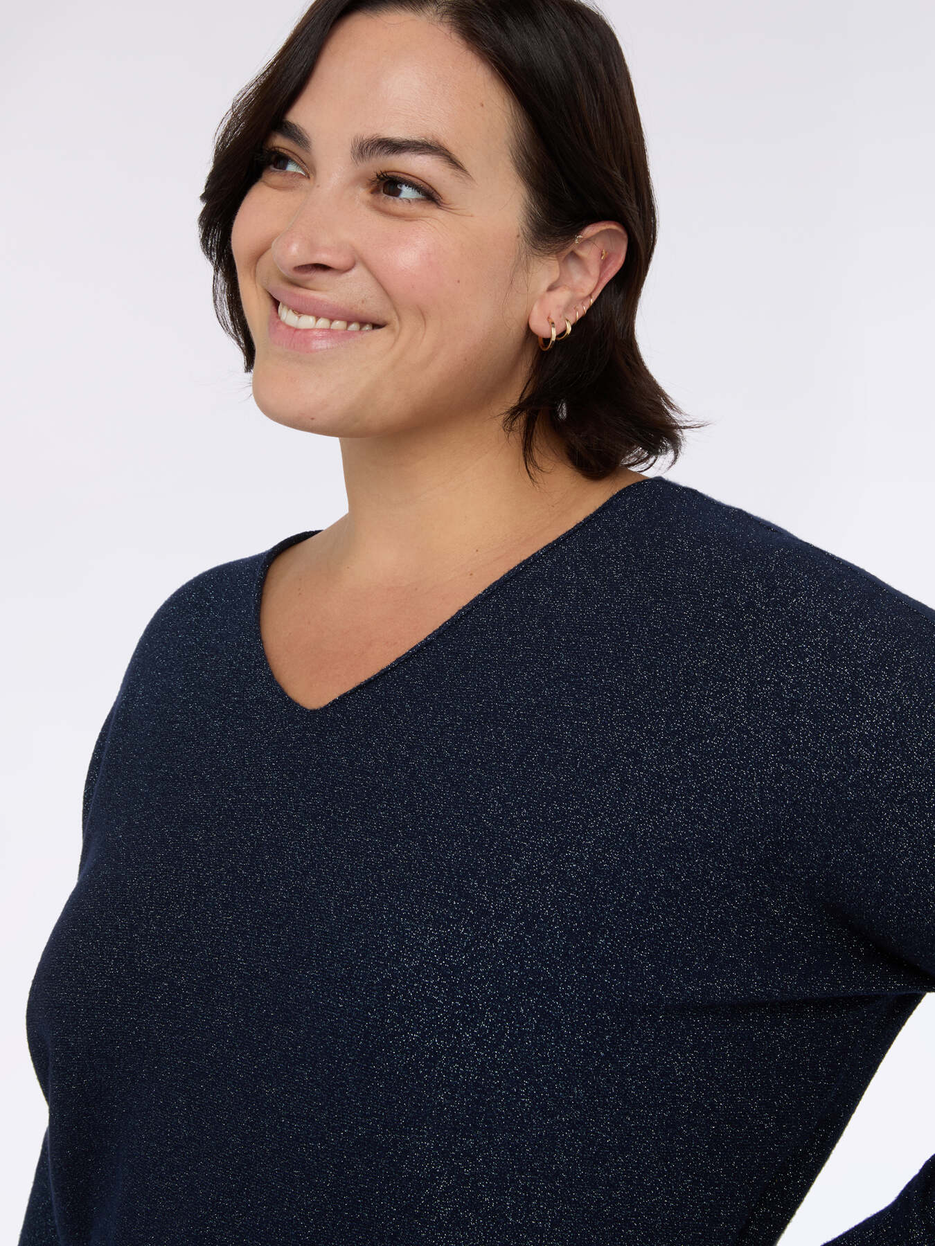 Camiseta escote en V en tejido laminado image number 0