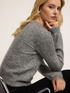 Rundhals-Pullover aus Mohair mit Nieten image number 2