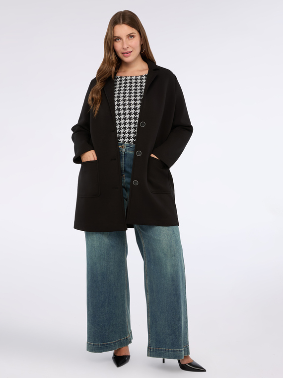 Cappotto in scuba dalla linea essenziale