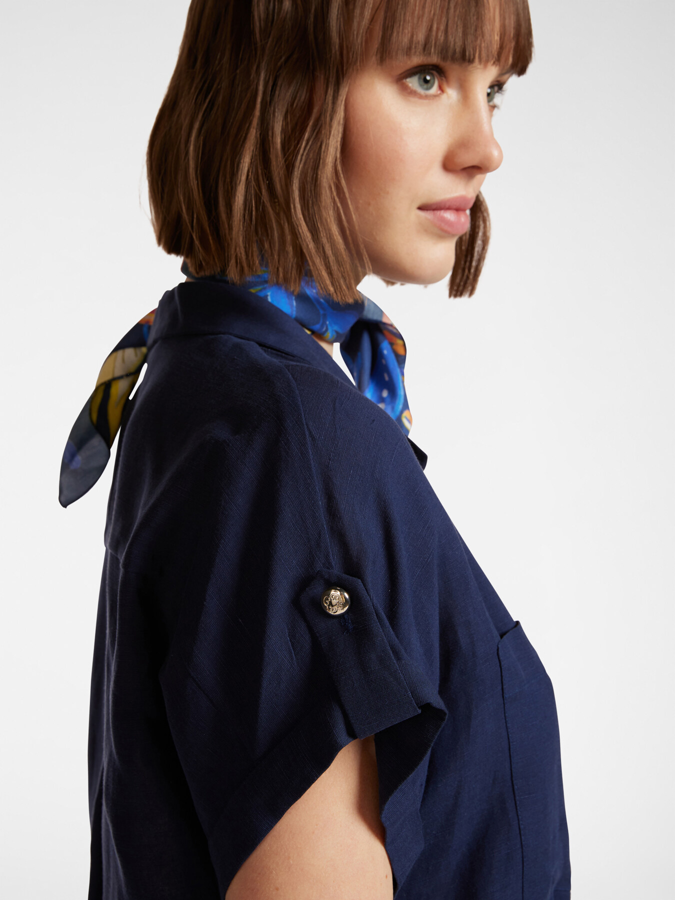 Short-sleeved shirt image number 3