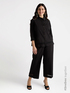 Pantalones cropped con bordados en el bajo image number 0