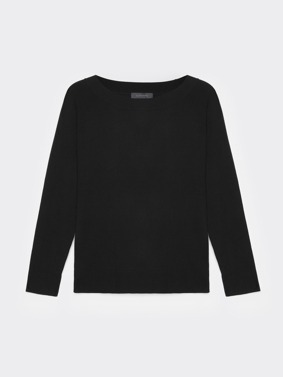 Basic sweater with boat neck