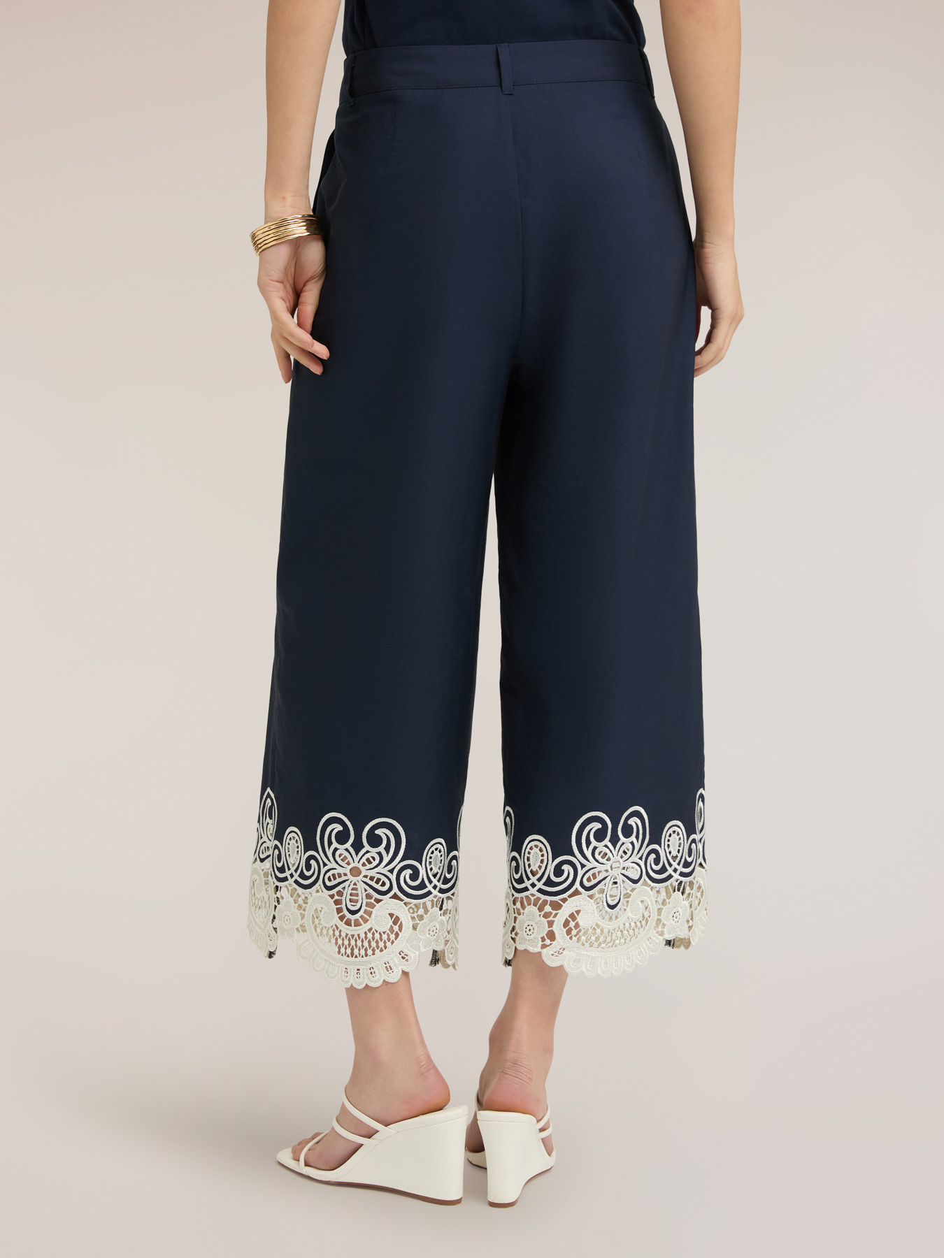 Pantaloni cropped din poplin cu dantelă image number 1